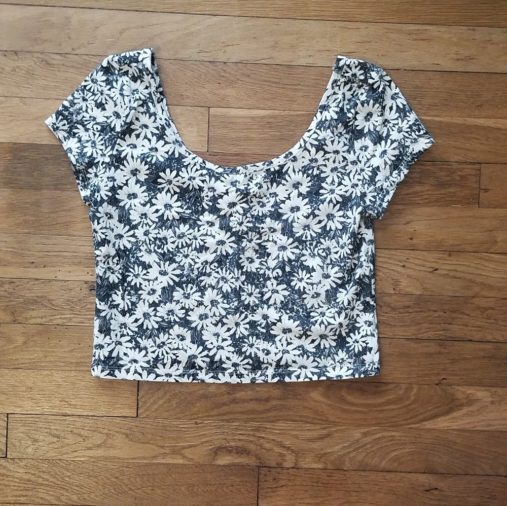 Mossimo black & white floral crop top